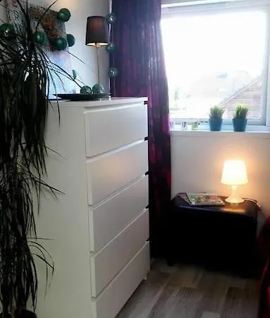 Stylish With Private Bathroom And Entrance Apartmán